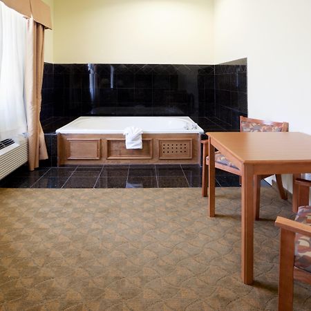 Holiday Inn Express Hotel & Suites Zapata By Ihg Bagian luar foto