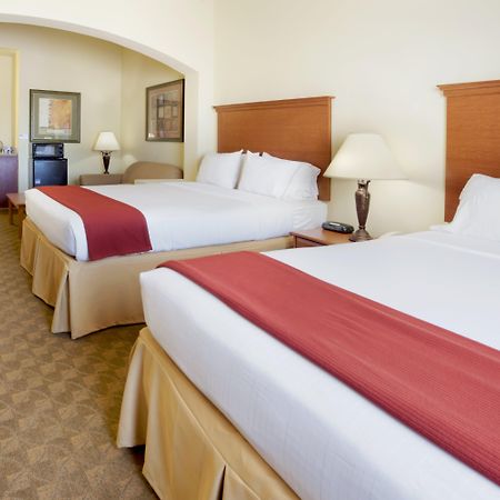 Holiday Inn Express Hotel & Suites Zapata By Ihg Bagian luar foto