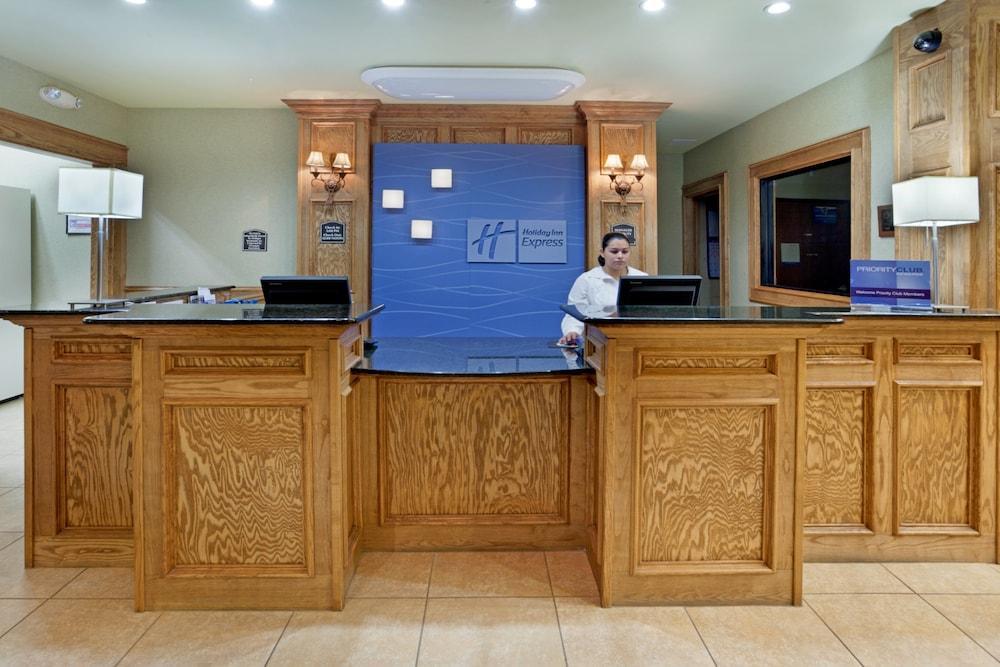 Holiday Inn Express Hotel & Suites Zapata By Ihg Bagian luar foto