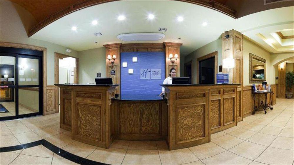 Holiday Inn Express Hotel & Suites Zapata By Ihg Bagian luar foto