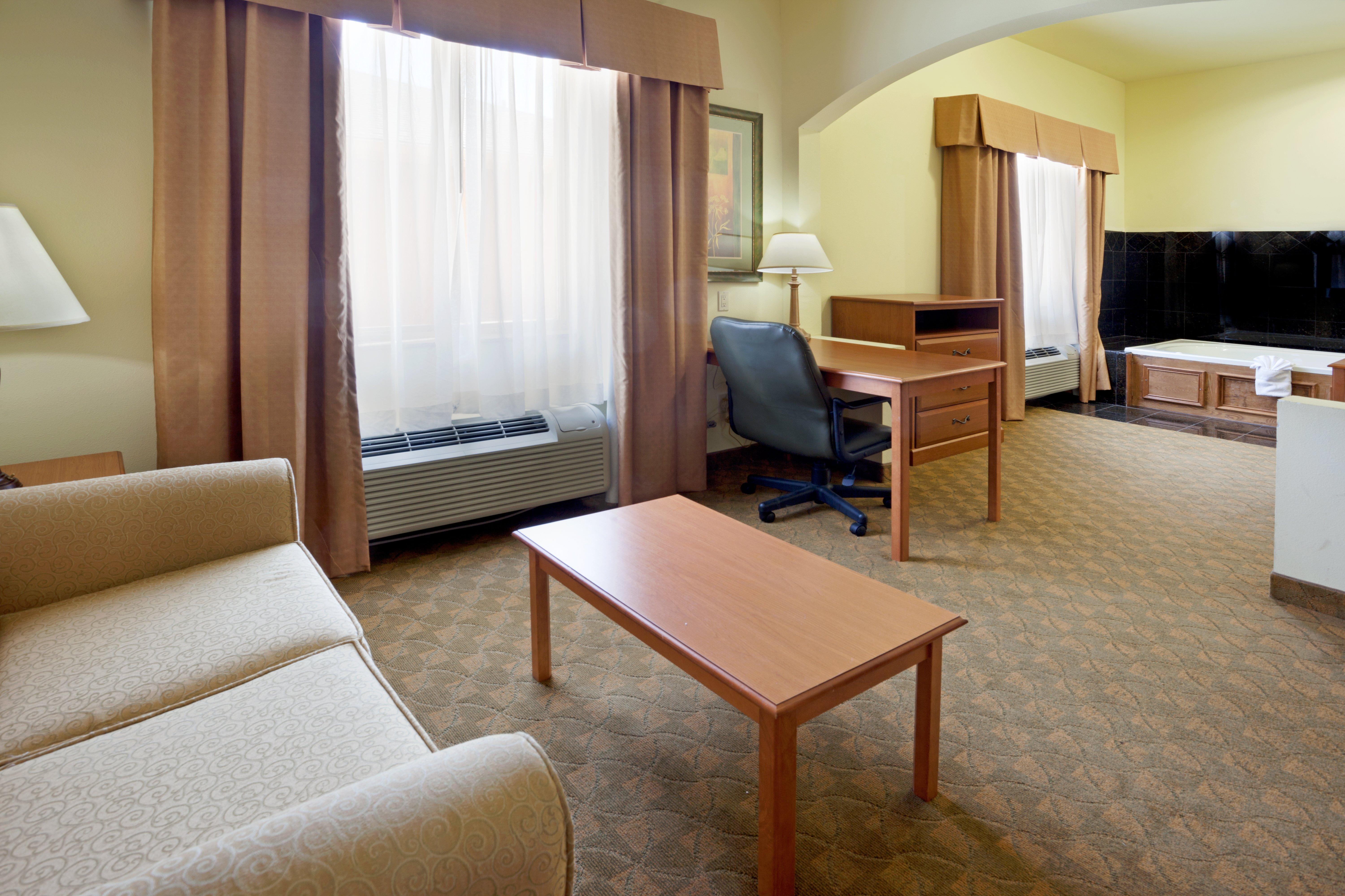 Holiday Inn Express Hotel & Suites Zapata By Ihg Bagian luar foto