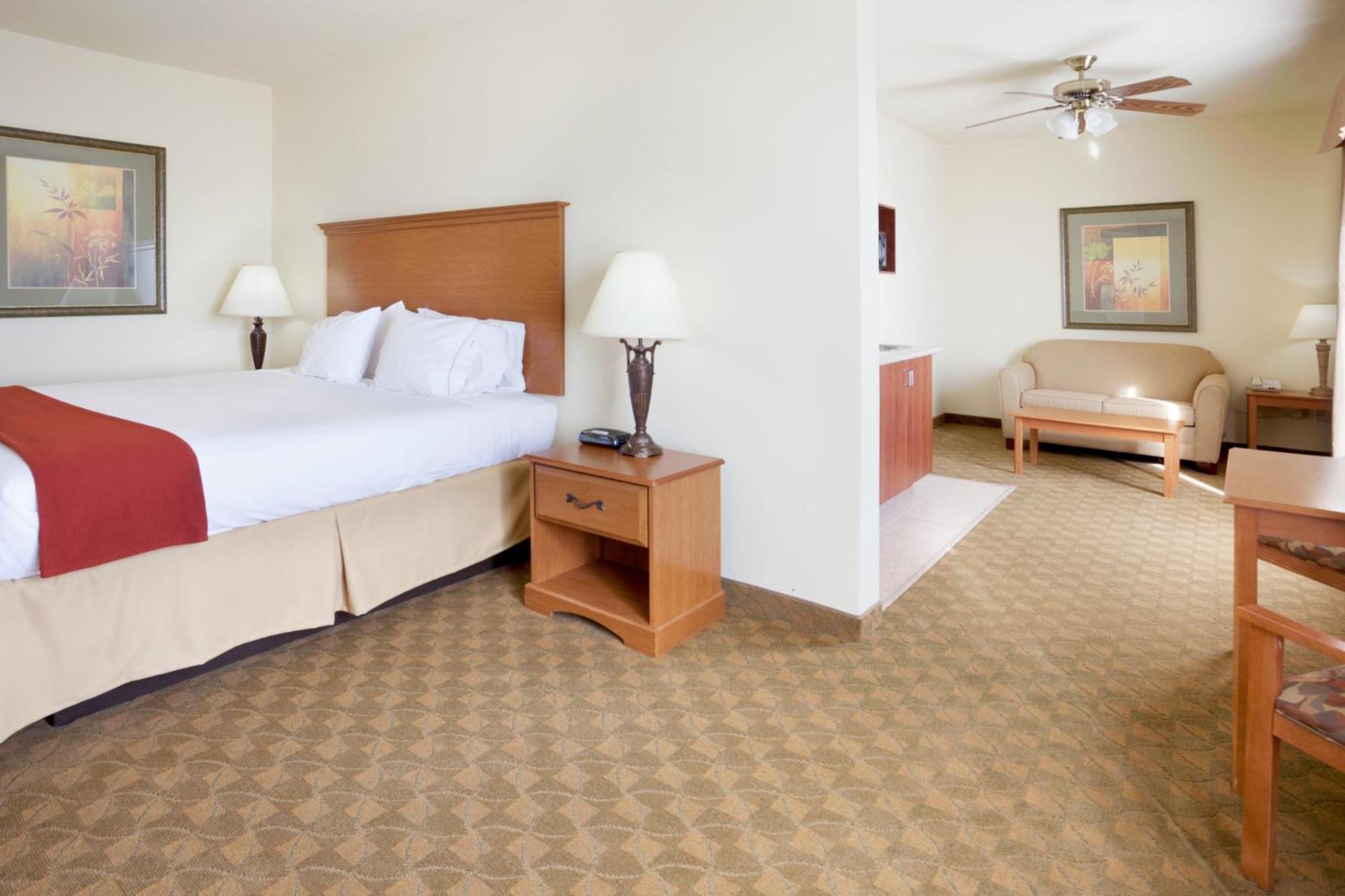 Holiday Inn Express Hotel & Suites Zapata By Ihg Bagian luar foto