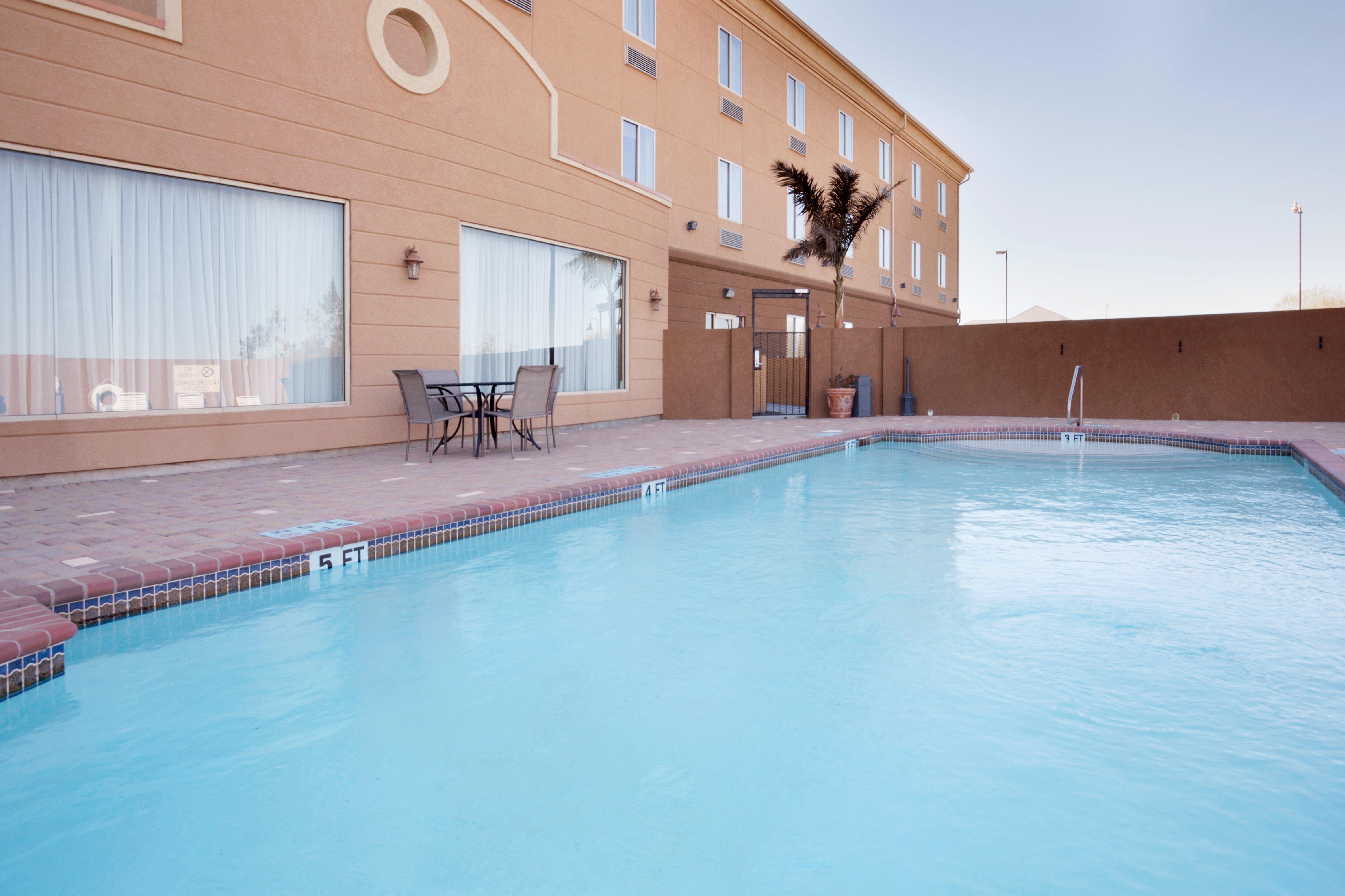 Holiday Inn Express Hotel & Suites Zapata By Ihg Bagian luar foto