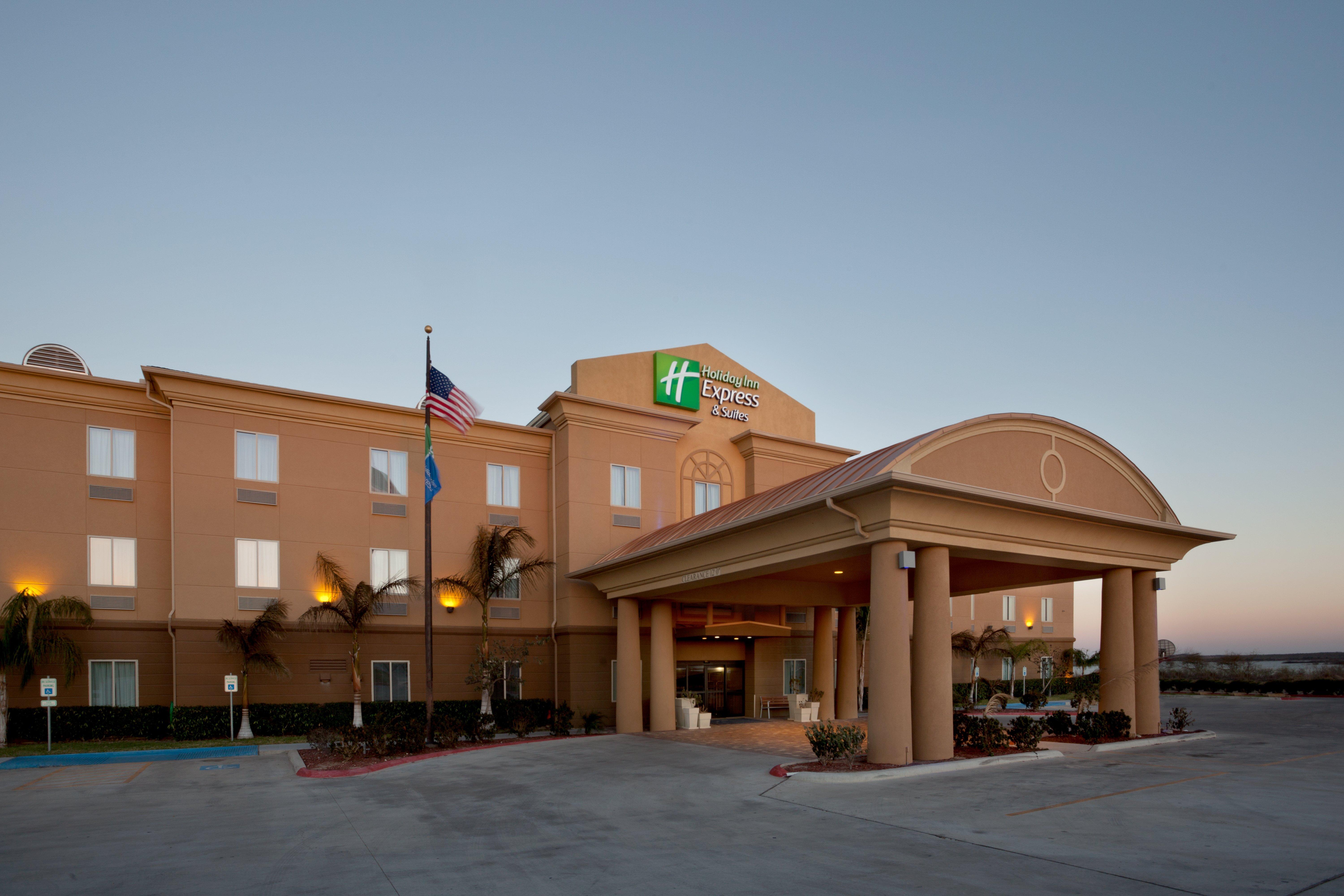Holiday Inn Express Hotel & Suites Zapata By Ihg Bagian luar foto