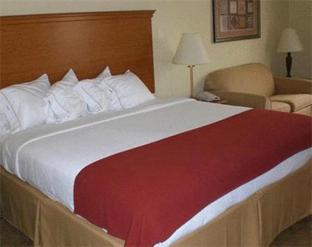 Holiday Inn Express Hotel & Suites Zapata By Ihg Bagian luar foto