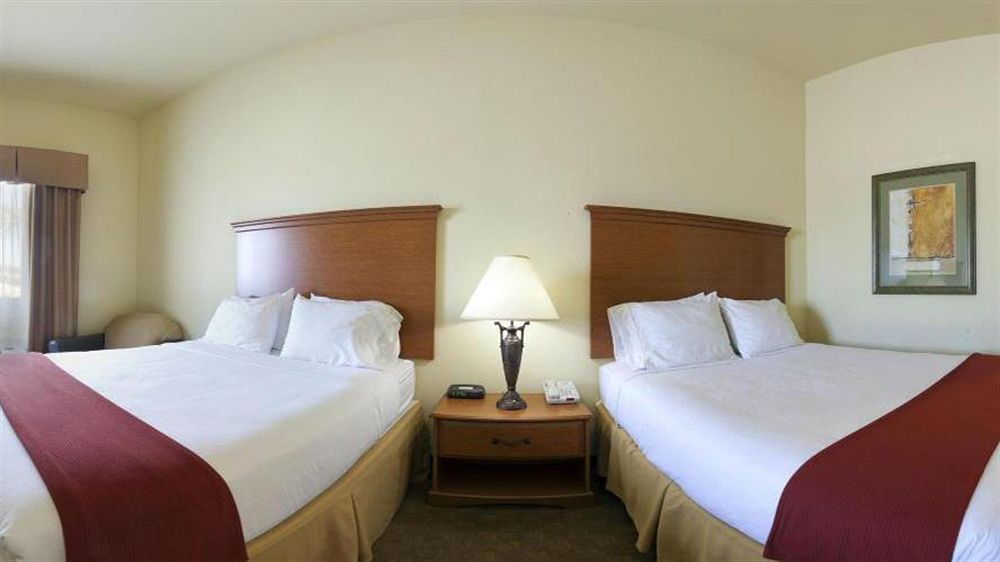 Holiday Inn Express Hotel & Suites Zapata By Ihg Bagian luar foto