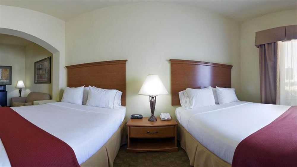Holiday Inn Express Hotel & Suites Zapata By Ihg Bagian luar foto