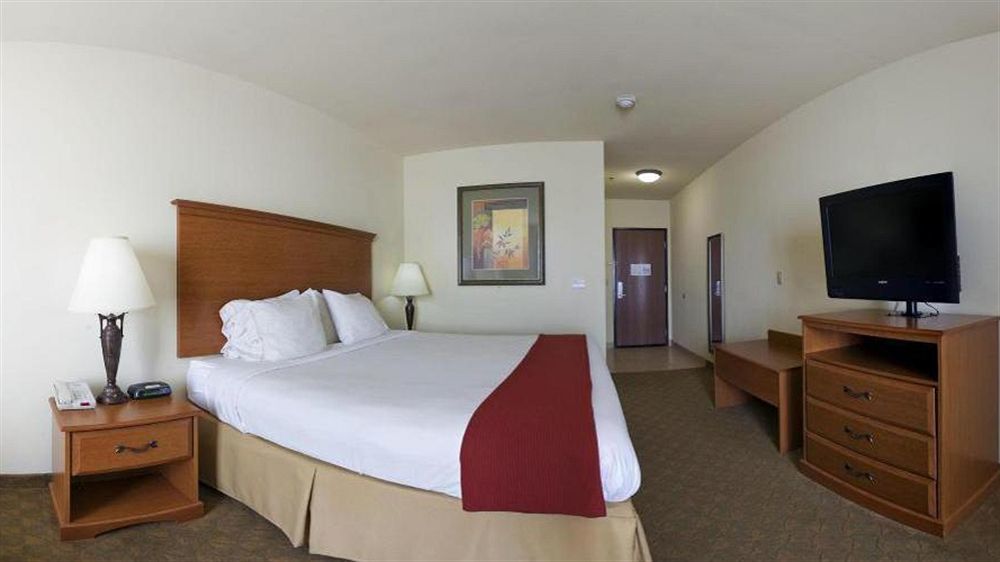 Holiday Inn Express Hotel & Suites Zapata By Ihg Bagian luar foto